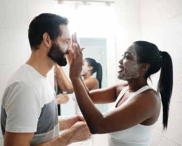 miapelle-eumel-mobile-woman-applying-beauty-mask-and-skin-cleanser-to-man