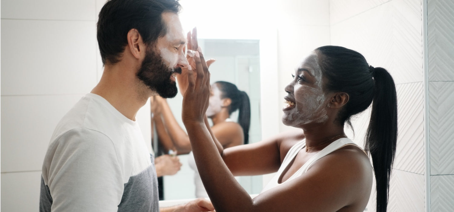 miapelle-eumel-mobile-woman-applying-beauty-mask-and-skin-cleanser-to-man
